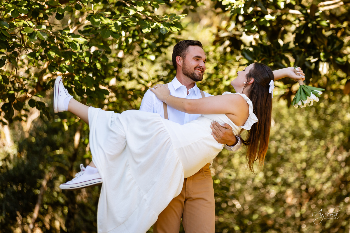 pré wedding Curitiba, ensaio pré-casamento Campo Largo, fotógrafo pré wedding Curitiba, fotos casal retrô, fusca ensaio fotográfico, fotógrafo Campo Largo, fotos casamento Curitiba, ensaio noivo noiva Curitiba, fotos criativas Curitiba, ensaio capela Curi