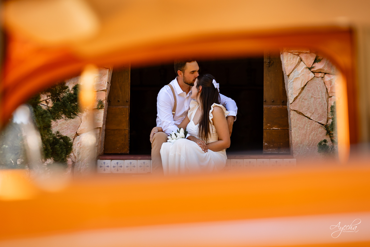 pré wedding Curitiba, ensaio pré-casamento Campo Largo, fotógrafo pré wedding Curitiba, fotos casal retrô, fusca ensaio fotográfico, fotógrafo Campo Largo, fotos casamento Curitiba, ensaio noivo noiva Curitiba, fotos criativas Curitiba, ensaio capela Curi