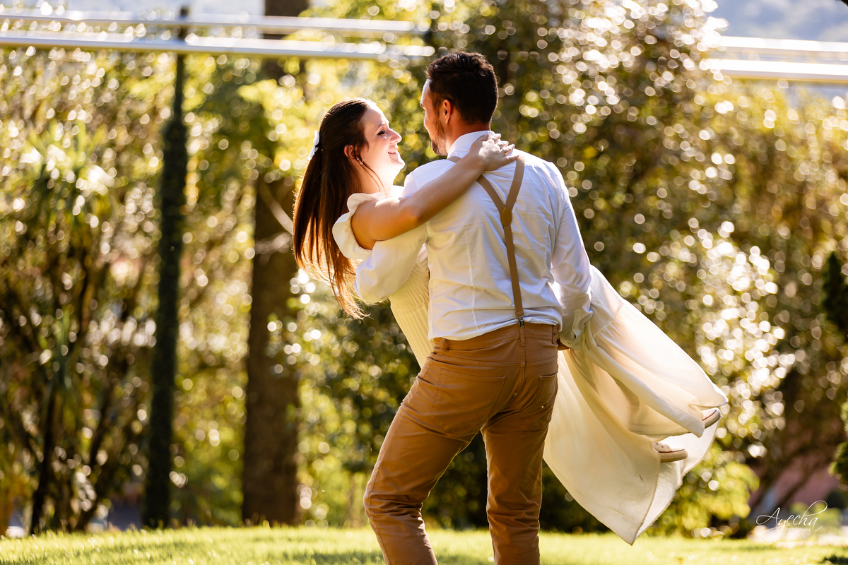 pré wedding Curitiba, ensaio pré-casamento Campo Largo, fotógrafo pré wedding Curitiba, fotos casal retrô, fusca ensaio fotográfico, fotógrafo Campo Largo, fotos casamento Curitiba, ensaio noivo noiva Curitiba, fotos criativas Curitiba, ensaio capela Curi