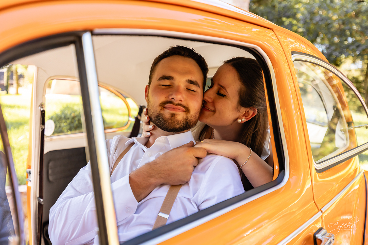 pré wedding Curitiba, ensaio pré-casamento Campo Largo, fotógrafo pré wedding Curitiba, fotos casal retrô, fusca ensaio fotográfico, fotógrafo Campo Largo, fotos casamento Curitiba, ensaio noivo noiva Curitiba, fotos criativas Curitiba, ensaio capela Curi