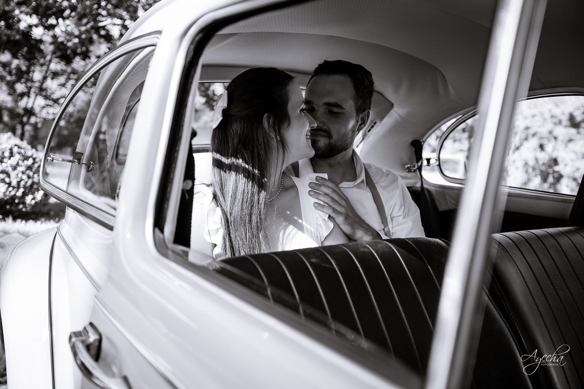 pré wedding Curitiba, ensaio pré-casamento Campo Largo, fotógrafo pré wedding Curitiba, fotos casal retrô, fusca ensaio fotográfico, fotógrafo Campo Largo, fotos casamento Curitiba, ensaio noivo noiva Curitiba, fotos criativas Curitiba, ensaio capela Curi