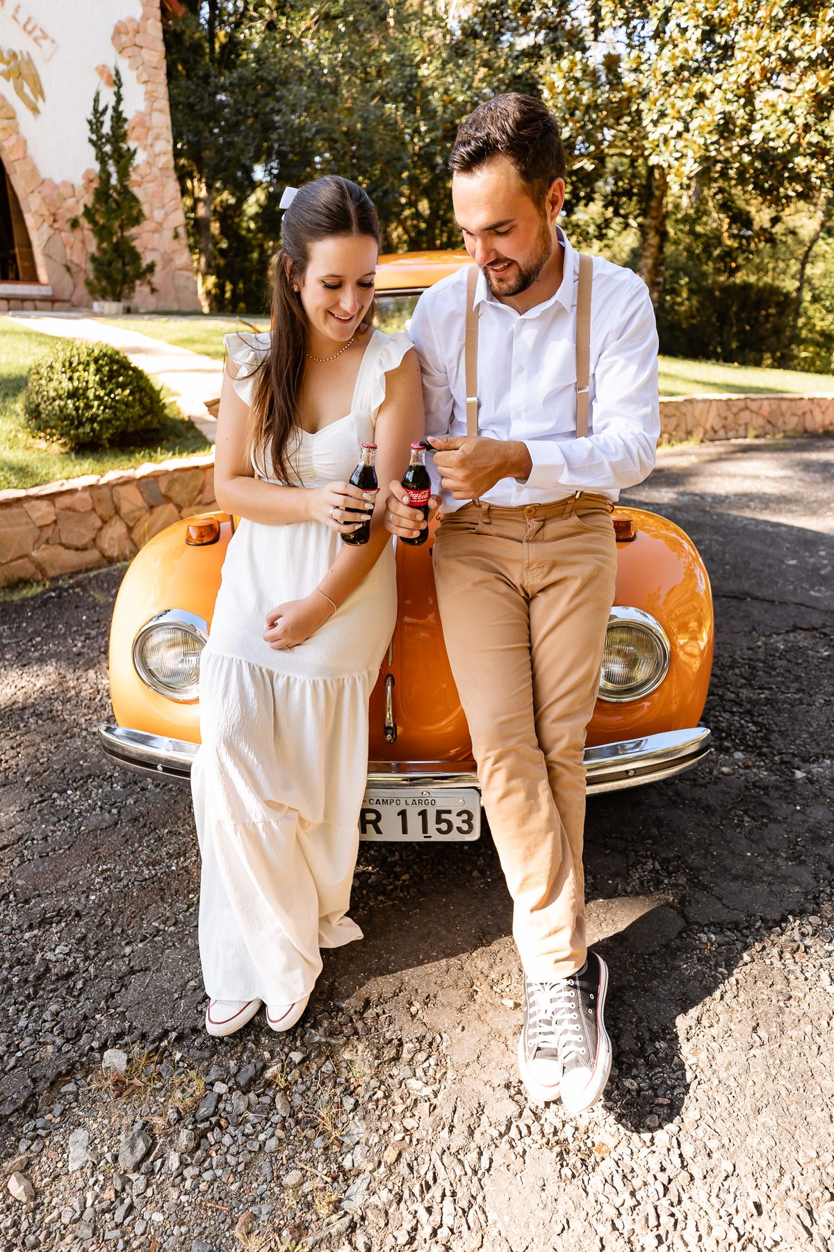 pré wedding Curitiba, ensaio pré-casamento Campo Largo, fotógrafo pré wedding Curitiba, fotos casal retrô, fusca ensaio fotográfico, fotógrafo Campo Largo, fotos casamento Curitiba, ensaio noivo noiva Curitiba, fotos criativas Curitiba, ensaio capela Curi