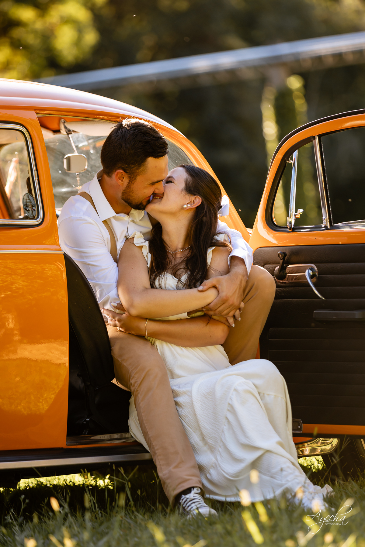 pré wedding Curitiba, ensaio pré-casamento Campo Largo, fotógrafo pré wedding Curitiba, fotos casal retrô, fusca ensaio fotográfico, fotógrafo Campo Largo, fotos casamento Curitiba, ensaio noivo noiva Curitiba, fotos criativas Curitiba, ensaio capela Curi