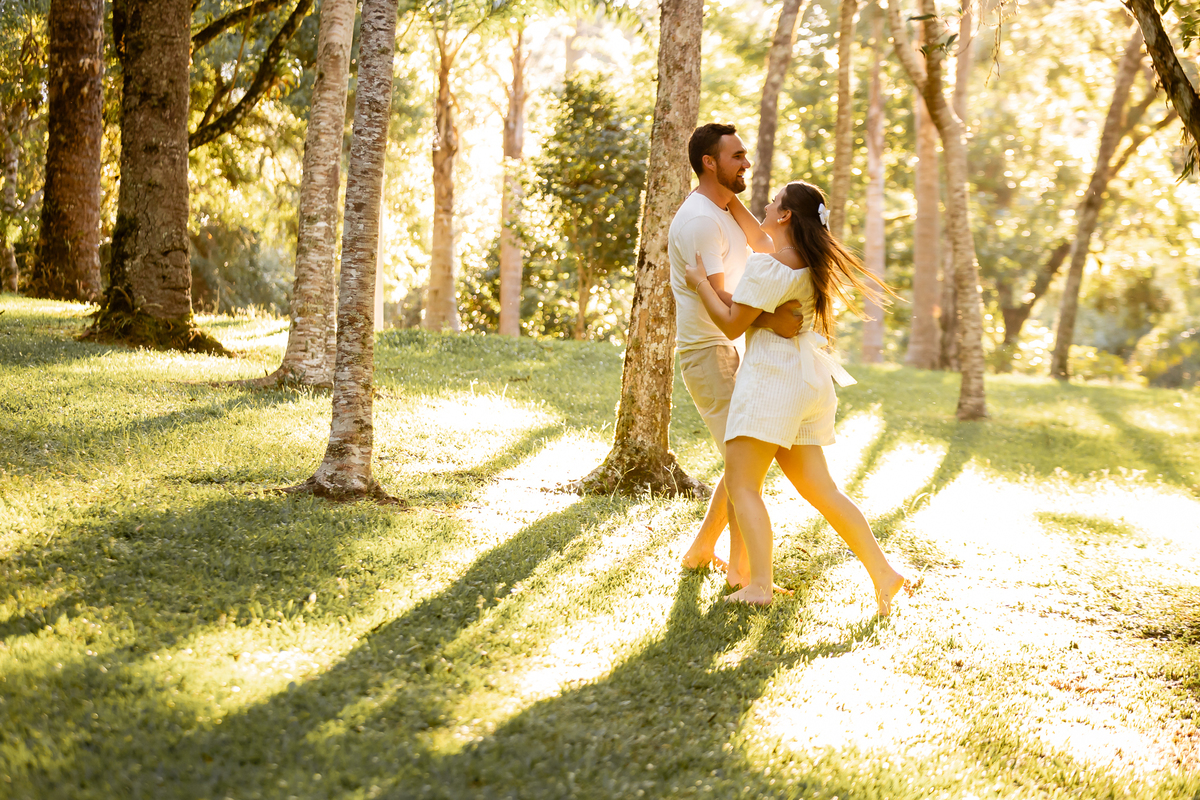 pré wedding Curitiba, ensaio pré-casamento Campo Largo, fotógrafo pré wedding Curitiba, fotos casal retrô, fusca ensaio fotográfico, fotógrafo Campo Largo, fotos casamento Curitiba, ensaio noivo noiva Curitiba, fotos criativas Curitiba, ensaio capela Curi