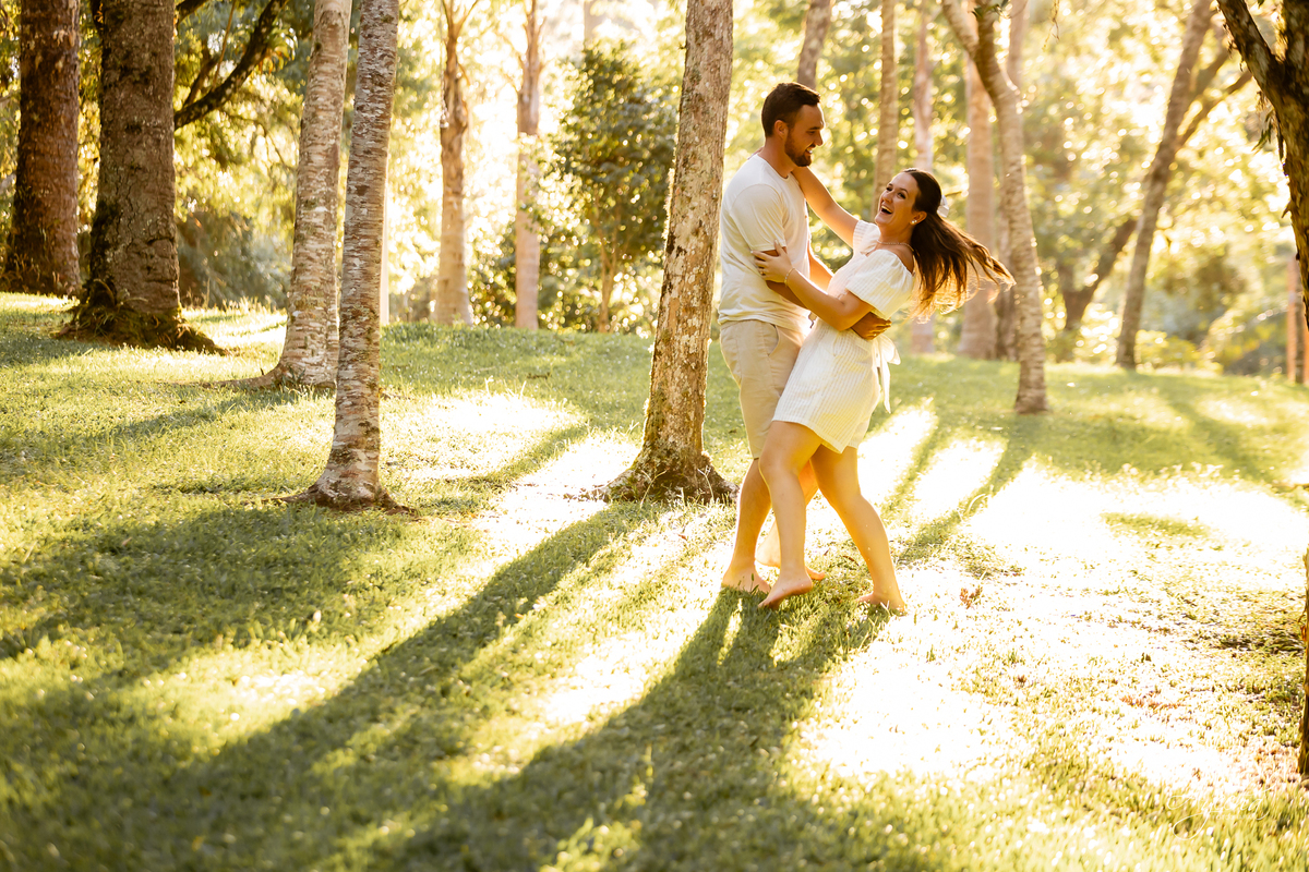 pré wedding Curitiba, ensaio pré-casamento Campo Largo, fotógrafo pré wedding Curitiba, fotos casal retrô, fusca ensaio fotográfico, fotógrafo Campo Largo, fotos casamento Curitiba, ensaio noivo noiva Curitiba, fotos criativas Curitiba, ensaio capela Curi