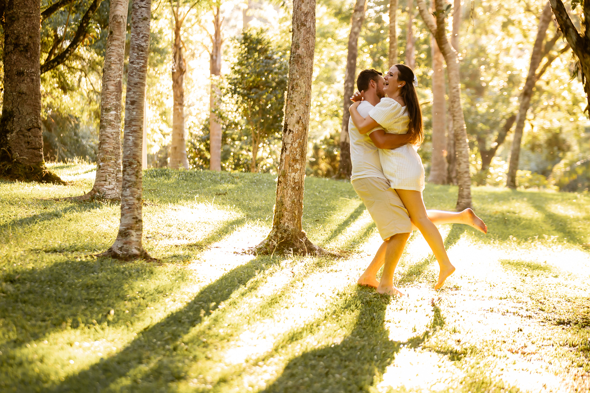 pré wedding Curitiba, ensaio pré-casamento Campo Largo, fotógrafo pré wedding Curitiba, fotos casal retrô, fusca ensaio fotográfico, fotógrafo Campo Largo, fotos casamento Curitiba, ensaio noivo noiva Curitiba, fotos criativas Curitiba, ensaio capela Curi