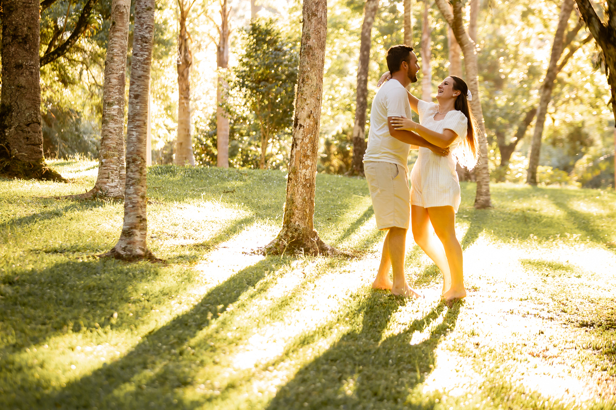 pré wedding Curitiba, ensaio pré-casamento Campo Largo, fotógrafo pré wedding Curitiba, fotos casal retrô, fusca ensaio fotográfico, fotógrafo Campo Largo, fotos casamento Curitiba, ensaio noivo noiva Curitiba, fotos criativas Curitiba, ensaio capela Curi