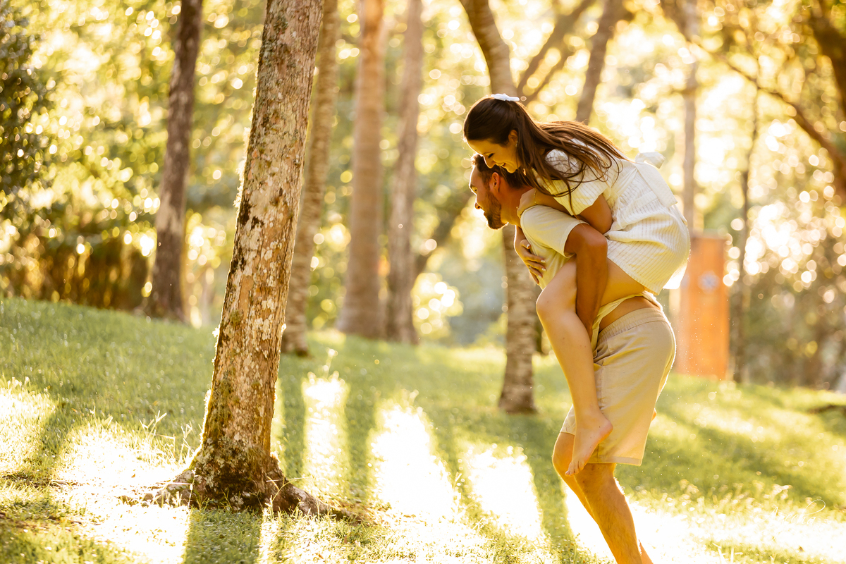 pré wedding Curitiba, ensaio pré-casamento Campo Largo, fotógrafo pré wedding Curitiba, fotos casal retrô, fusca ensaio fotográfico, fotógrafo Campo Largo, fotos casamento Curitiba, ensaio noivo noiva Curitiba, fotos criativas Curitiba, ensaio capela Curi