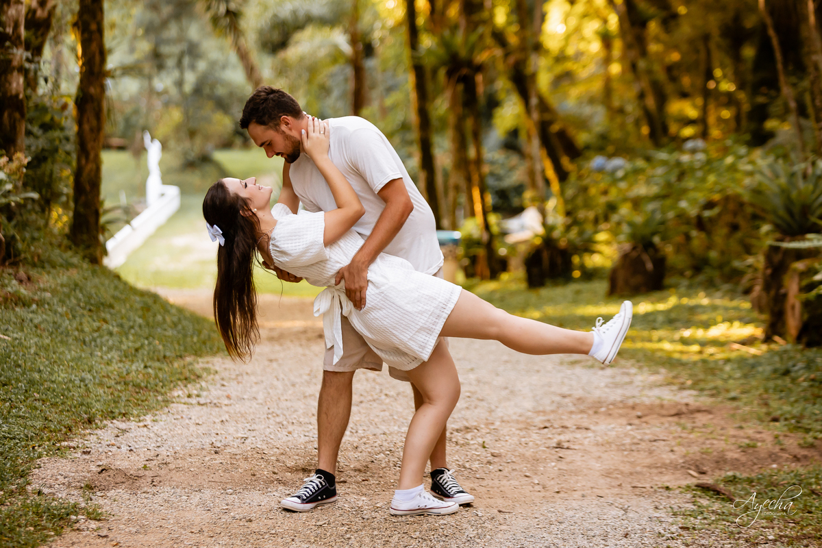 pré wedding Curitiba, ensaio pré-casamento Campo Largo, fotógrafo pré wedding Curitiba, fotos casal retrô, fusca ensaio fotográfico, fotógrafo Campo Largo, fotos casamento Curitiba, ensaio noivo noiva Curitiba, fotos criativas Curitiba, ensaio capela Curi