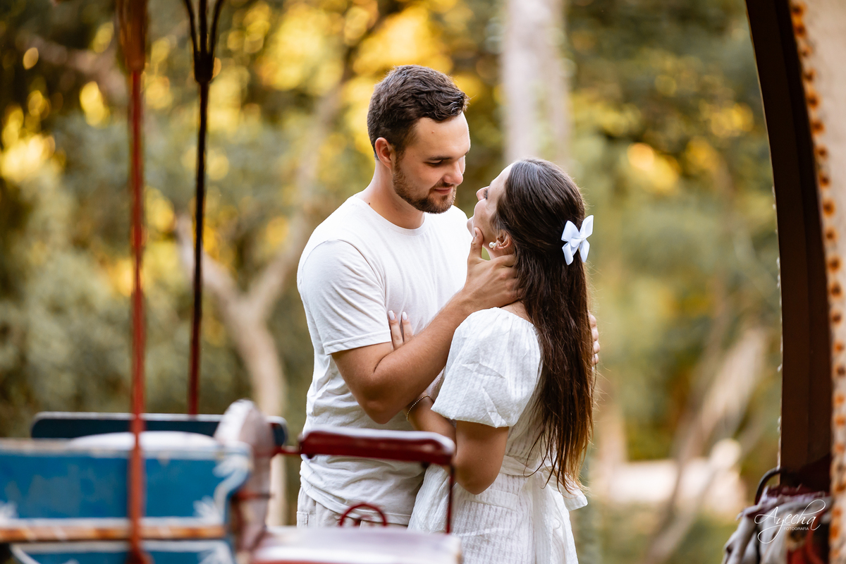 pré wedding Curitiba, ensaio pré-casamento Campo Largo, fotógrafo pré wedding Curitiba, fotos casal retrô, fusca ensaio fotográfico, fotógrafo Campo Largo, fotos casamento Curitiba, ensaio noivo noiva Curitiba, fotos criativas Curitiba, ensaio capela Curi