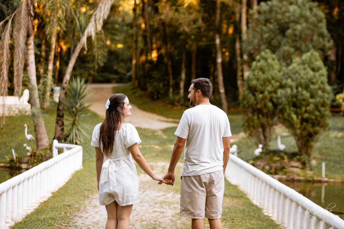 pré wedding Curitiba, ensaio pré-casamento Campo Largo, fotógrafo pré wedding Curitiba, fotos casal retrô, fusca ensaio fotográfico, fotógrafo Campo Largo, fotos casamento Curitiba, ensaio noivo noiva Curitiba, fotos criativas Curitiba, ensaio capela Curi