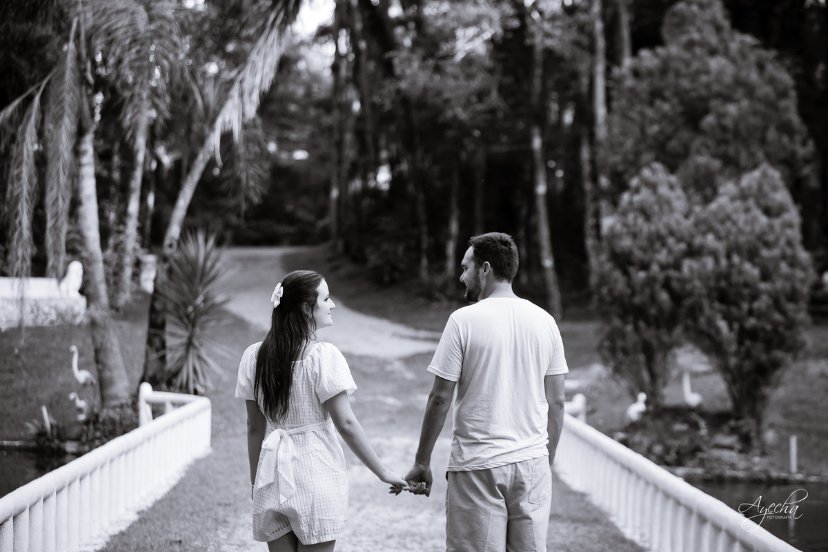 pré wedding Curitiba, ensaio pré-casamento Campo Largo, fotógrafo pré wedding Curitiba, fotos casal retrô, fusca ensaio fotográfico, fotógrafo Campo Largo, fotos casamento Curitiba, ensaio noivo noiva Curitiba, fotos criativas Curitiba, ensaio capela Curi