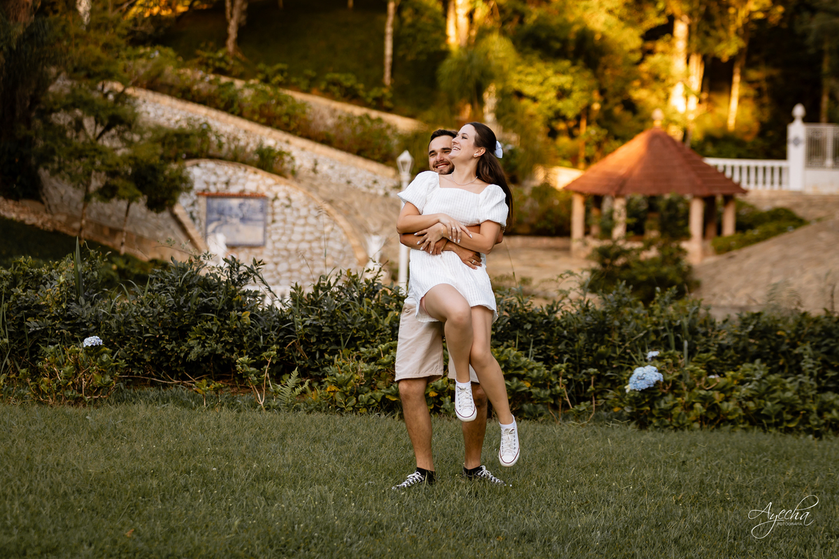 pré wedding Curitiba, ensaio pré-casamento Campo Largo, fotógrafo pré wedding Curitiba, fotos casal retrô, fusca ensaio fotográfico, fotógrafo Campo Largo, fotos casamento Curitiba, ensaio noivo noiva Curitiba, fotos criativas Curitiba, ensaio capela Curi