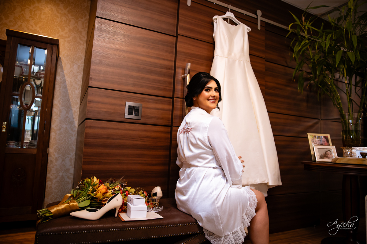 casamento clássico Curitiba, fotógrafo casamento luxo Curitiba, casamento Clube Curitibano, fotógrafa casamentos elegantes, cerimonial Ademir Rodrigues, fotos casamento sofisticado, fotógrafa Curitiba premium, casamento alto padrão Curitiba, noiva vestido