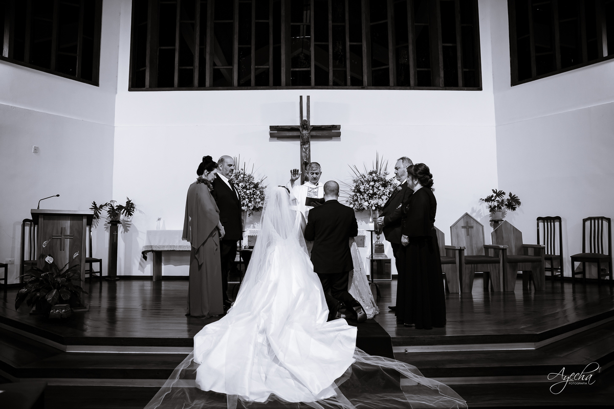 casamento clássico Curitiba, fotógrafo casamento luxo Curitiba, casamento Clube Curitibano, fotógrafa casamentos elegantes, cerimonial Ademir Rodrigues, fotos casamento sofisticado, fotógrafa Curitiba premium, casamento alto padrão Curitiba, noiva seda
