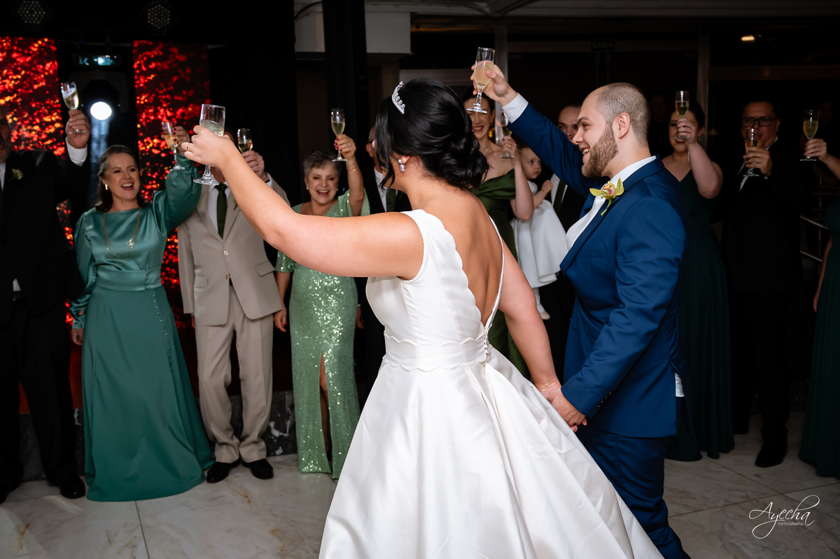 casamento clássico Curitiba, fotógrafo casamento luxo Curitiba, casamento Clube Curitibano, fotógrafa casamentos elegantes, cerimonial Ademir Rodrigues, fotos casamento sofisticado, fotógrafa Curitiba premium, casamento alto padrão Curitiba, noiva seda