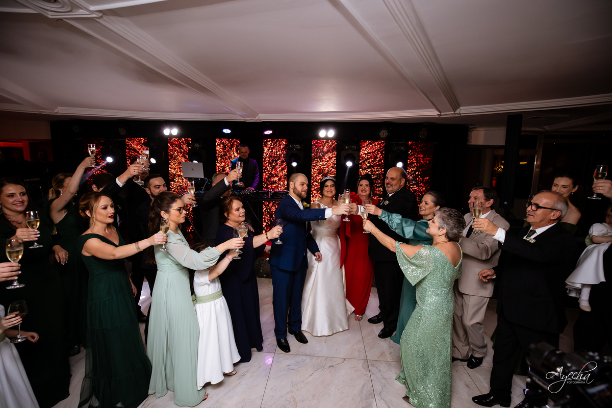 casamento clássico Curitiba, fotógrafo casamento luxo Curitiba, casamento Clube Curitibano, fotógrafa casamentos elegantes, cerimonial Ademir Rodrigues, fotos casamento sofisticado, fotógrafa Curitiba premium, casamento alto padrão Curitiba, noiva seda