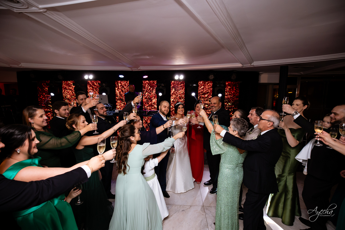 casamento clássico Curitiba, fotógrafo casamento luxo Curitiba, casamento Clube Curitibano, fotógrafa casamentos elegantes, cerimonial Ademir Rodrigues, fotos casamento sofisticado, fotógrafa Curitiba premium, casamento alto padrão Curitiba, noiva seda