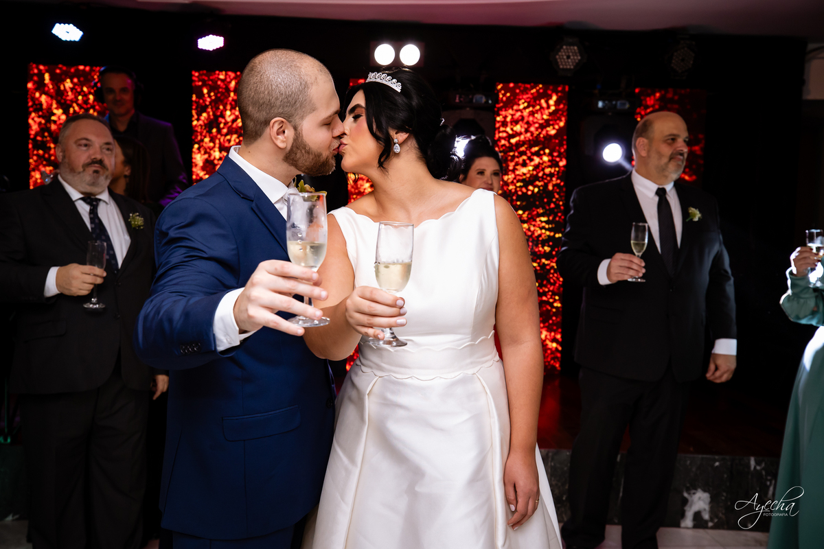 casamento clássico Curitiba, fotógrafo casamento luxo Curitiba, casamento Clube Curitibano, fotógrafa casamentos elegantes, cerimonial Ademir Rodrigues, fotos casamento sofisticado, fotógrafa Curitiba premium, casamento alto padrão Curitiba, noiva seda