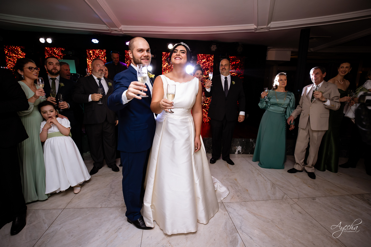 casamento clássico Curitiba, fotógrafo casamento luxo Curitiba, casamento Clube Curitibano, fotógrafa casamentos elegantes, cerimonial Ademir Rodrigues, fotos casamento sofisticado, fotógrafa Curitiba premium, casamento alto padrão Curitiba, noiva seda