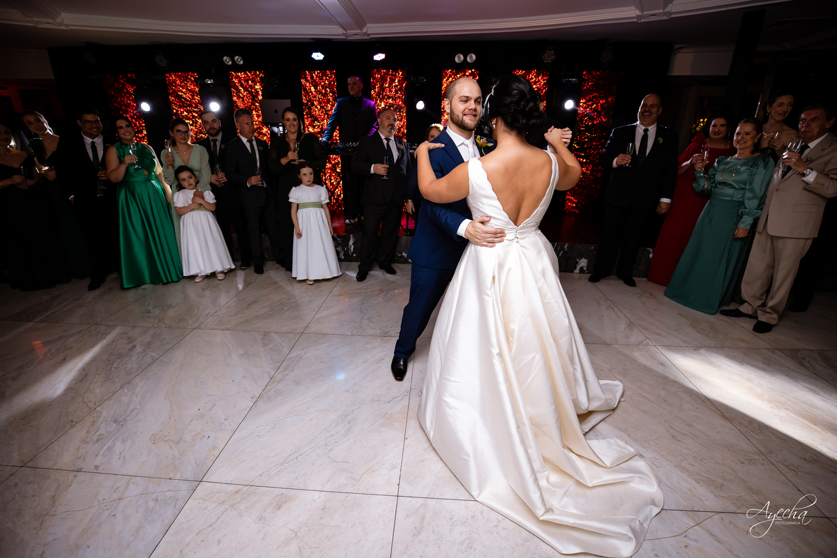 casamento clássico Curitiba, fotógrafo casamento luxo Curitiba, casamento Clube Curitibano, fotógrafa casamentos elegantes, cerimonial Ademir Rodrigues, fotos casamento sofisticado, fotógrafa Curitiba premium, casamento alto padrão Curitiba, noiva seda