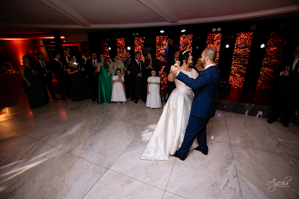 casamento clássico Curitiba, fotógrafo casamento luxo Curitiba, casamento Clube Curitibano, fotógrafa casamentos elegantes, cerimonial Ademir Rodrigues, fotos casamento sofisticado, fotógrafa Curitiba premium, casamento alto padrão Curitiba, noiva seda