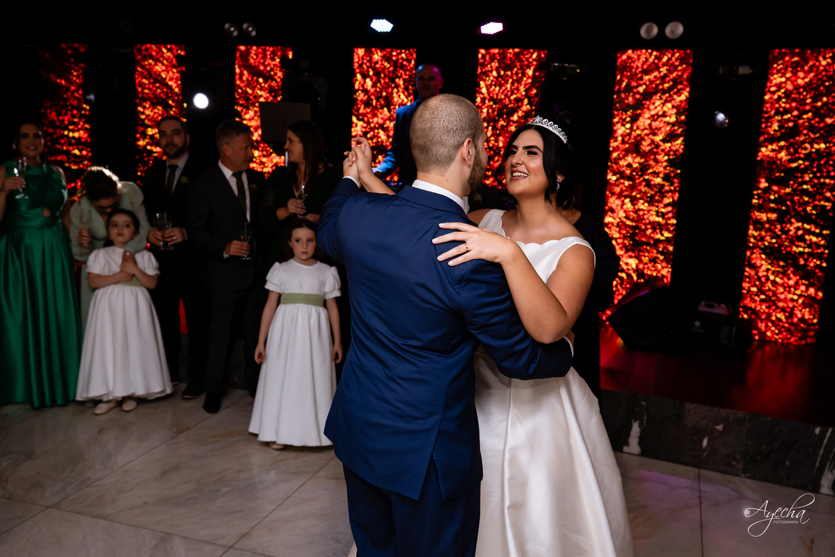 casamento clássico Curitiba, fotógrafo casamento luxo Curitiba, casamento Clube Curitibano, fotógrafa casamentos elegantes, cerimonial Ademir Rodrigues, fotos casamento sofisticado, fotógrafa Curitiba premium, casamento alto padrão Curitiba, noiva seda