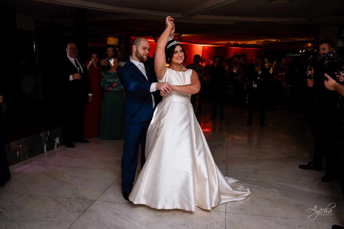 casamento clássico Curitiba, fotógrafo casamento luxo Curitiba, casamento Clube Curitibano, fotógrafa casamentos elegantes, cerimonial Ademir Rodrigues, fotos casamento sofisticado, fotógrafa Curitiba premium, casamento alto padrão Curitiba, noiva seda