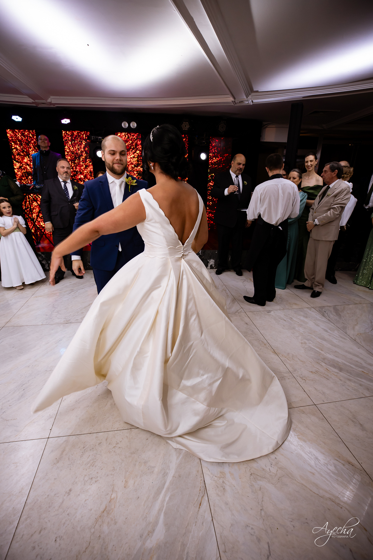 casamento clássico Curitiba, fotógrafo casamento luxo Curitiba, casamento Clube Curitibano, fotógrafa casamentos elegantes, cerimonial Ademir Rodrigues, fotos casamento sofisticado, fotógrafa Curitiba premium, casamento alto padrão Curitiba, noiva seda