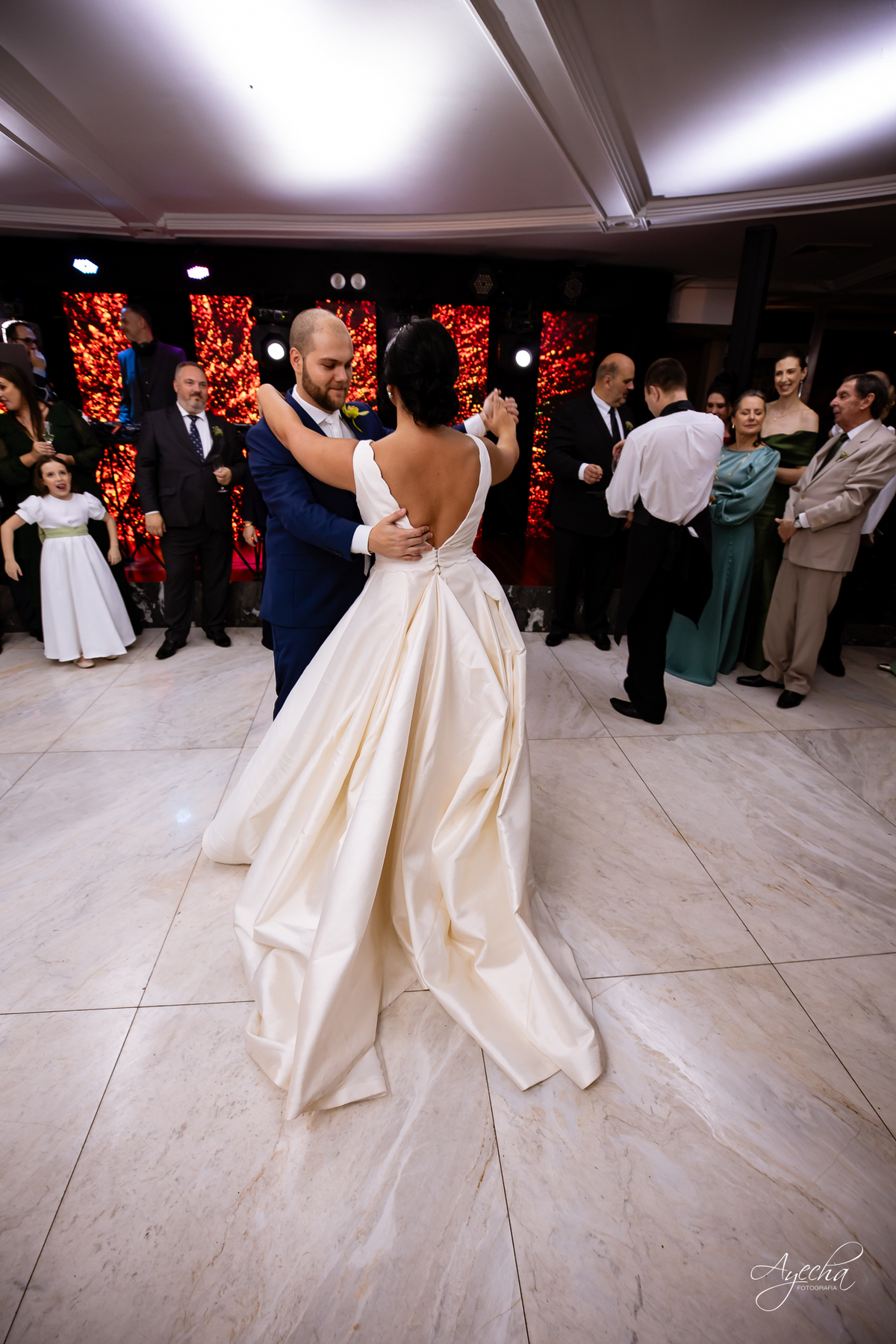 casamento clássico Curitiba, fotógrafo casamento luxo Curitiba, casamento Clube Curitibano, fotógrafa casamentos elegantes, cerimonial Ademir Rodrigues, fotos casamento sofisticado, fotógrafa Curitiba premium, casamento alto padrão Curitiba, noiva seda