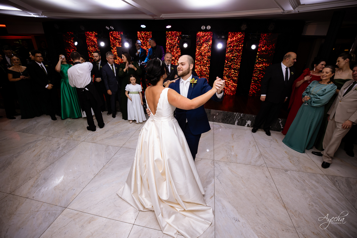 casamento clássico Curitiba, fotógrafo casamento luxo Curitiba, casamento Clube Curitibano, fotógrafa casamentos elegantes, cerimonial Ademir Rodrigues, fotos casamento sofisticado, fotógrafa Curitiba premium, casamento alto padrão Curitiba, noiva seda