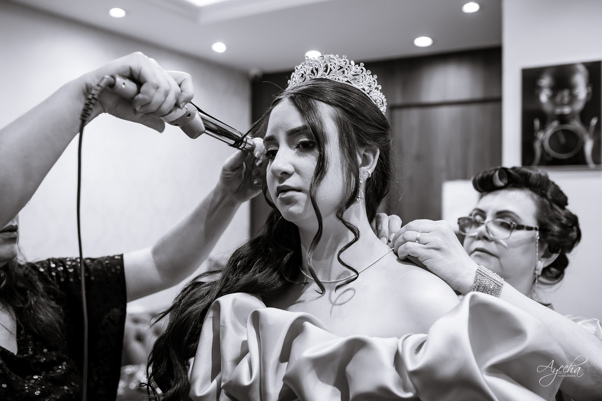 15 anos Curitiba; Fotografos 15 anos Curitiba; Villagio Di Trento; Festa de 15 anos; Debutantes Curitiba; Melhores Fotografos Curitiba; Decoração; Dança Pista Debutante; Ideias 15 anos; Eventos Curitiba; Vestido Debutante; Ensaio 15 anos;