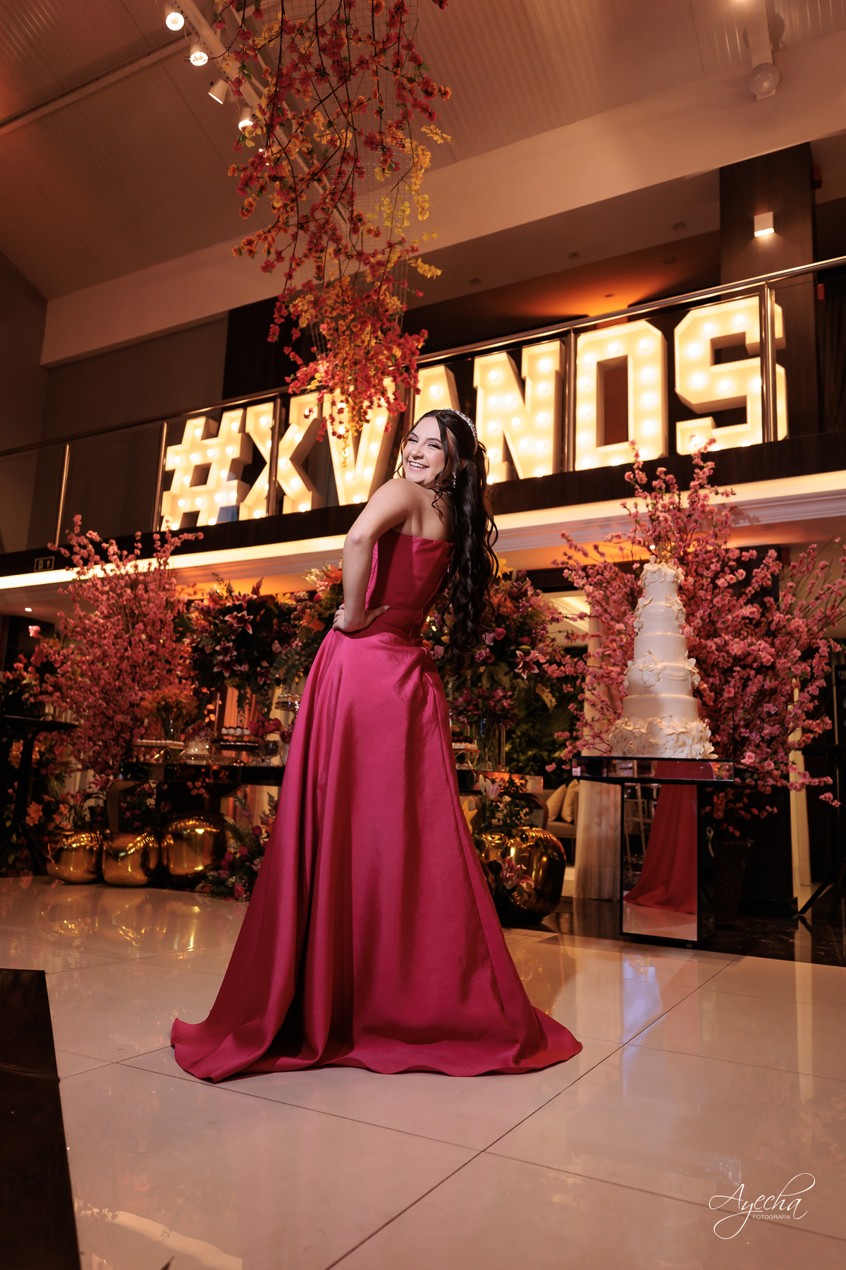 15 anos Curitiba; Fotografos 15 anos Curitiba; Villagio Di Trento; Festa de 15 anos; Debutantes Curitiba; Melhores Fotografos Curitiba; Decoração; Dança Pista Debutante; Ideias 15 anos; Eventos Curitiba; Vestido Debutante; Ensaio 15 anos;