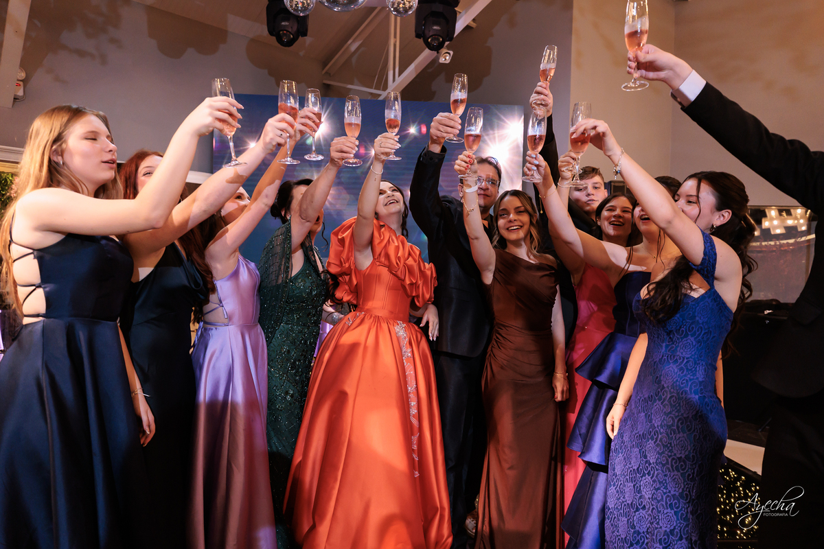 15 anos Curitiba; Fotografos 15 anos Curitiba; Villagio Di Trento; Festa de 15 anos; Debutantes Curitiba; Melhores Fotografos Curitiba; Decoração; Dança Pista Debutante; Ideias 15 anos; Eventos Curitiba; Vestido Debutante; Ensaio 15 anos;