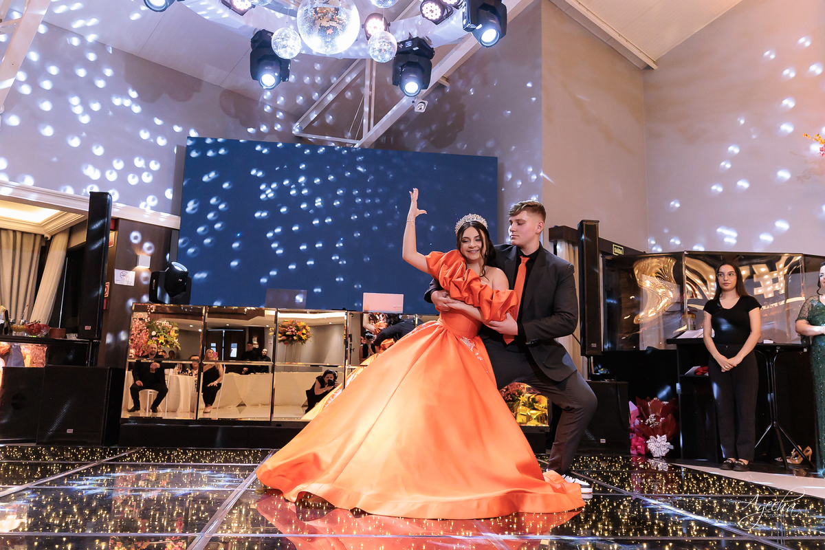 15 anos Curitiba; Fotografos 15 anos Curitiba; Villagio Di Trento; Festa de 15 anos; Debutantes Curitiba; Melhores Fotografos Curitiba; Decoração; Dança Pista Debutante; Ideias 15 anos; Eventos Curitiba; Vestido Debutante; Ensaio 15 anos;