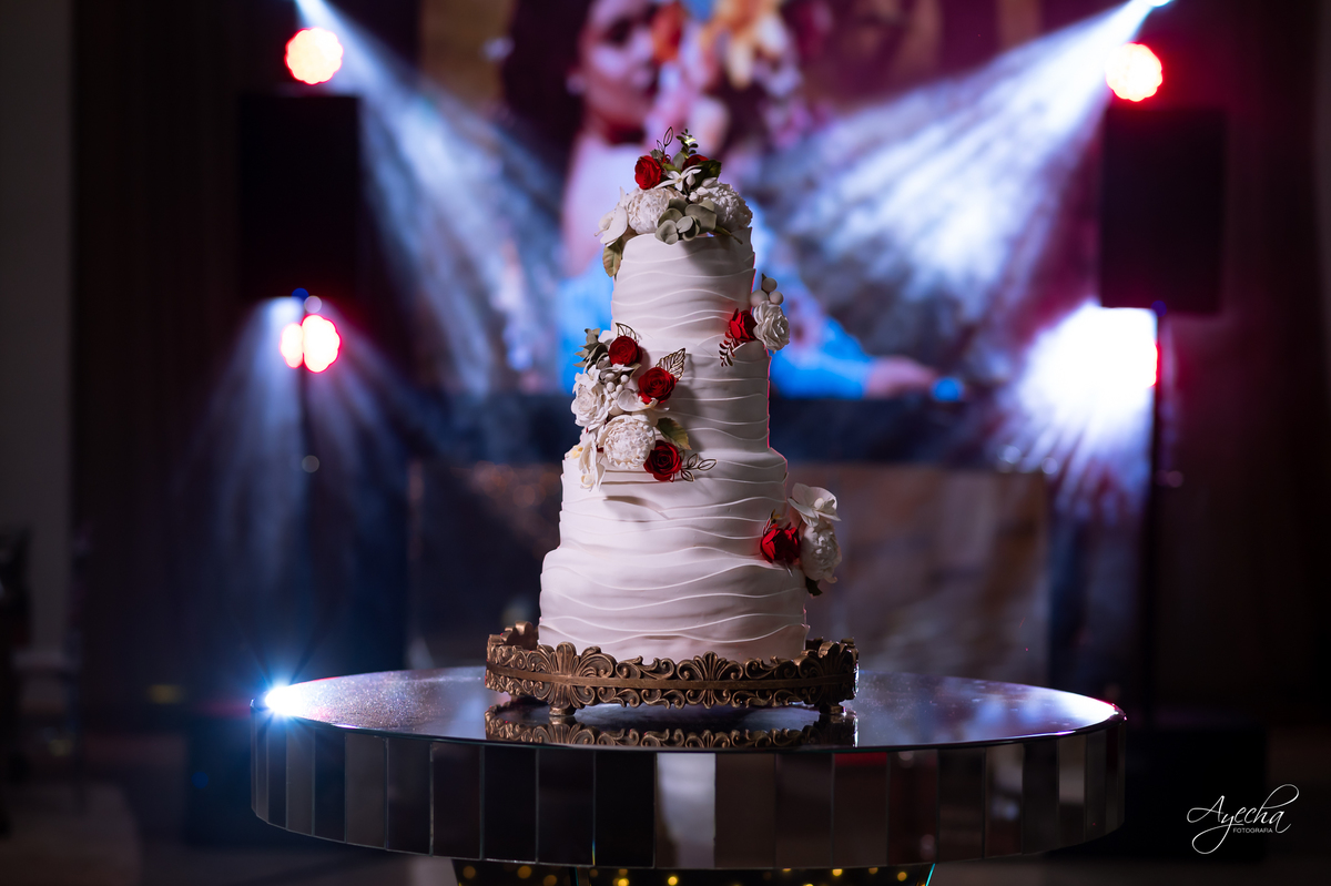 15 anos; debutante; Cerezzo Eventos Curitiba; Fotógrafo Curitiba; Fotos 15 anos Curitiba; Vestido debutante; Fotos de festa; melho fotografo de 15 anos de Curitiba; espaço para eventos Curitiba; Decoração 15 anos, Valsa 15; Pista 1