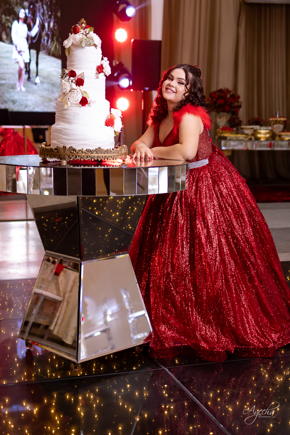 15 anos; debutante; Cerezzo Eventos Curitiba; Fotógrafo Curitiba; Fotos 15 anos Curitiba; Vestido debutante; Fotos de festa; melho fotografo de 15 anos; Debutante vermelho;  espaço para eventos Curitiba; Decoração 15 anos, Valsa 15; 
