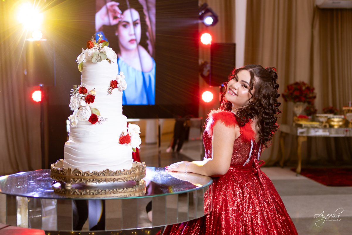 15 anos; debutante; Cerezzo Eventos Curitiba; Fotógrafo Curitiba; Fotos 15 anos Curitiba; Vestido debutante; Fotos de festa; melho fotografo de 15 anos; Debutante vermelho;  espaço para eventos Curitiba; Decoração 15 anos, Valsa 15; 