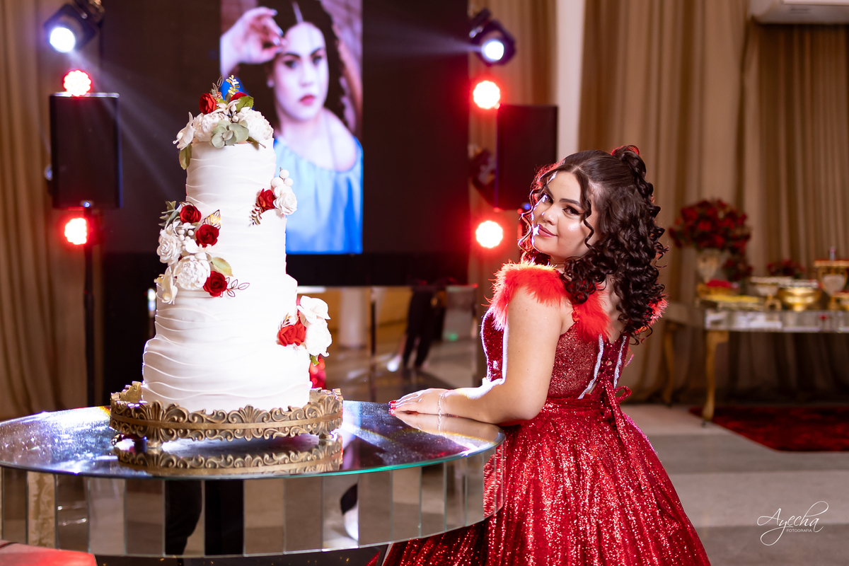 15 anos; debutante; Cerezzo Eventos Curitiba; Fotógrafo Curitiba; Fotos 15 anos Curitiba; Vestido debutante; Fotos de festa; melho fotografo de 15 anos; Debutante vermelho;  espaço para eventos Curitiba; Decoração 15 anos, Valsa 15; 