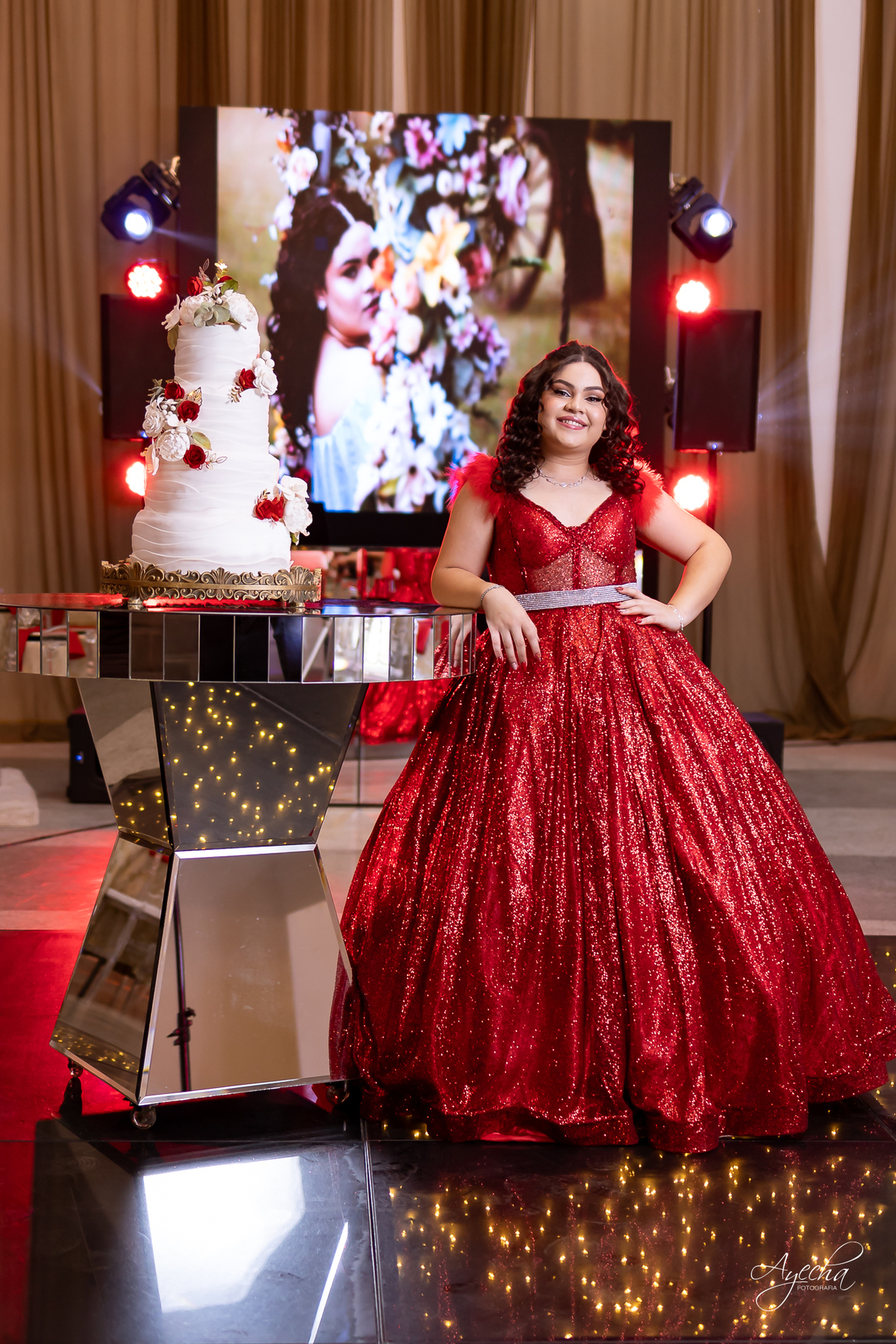 15 anos; debutante; Cerezzo Eventos Curitiba; Fotógrafo Curitiba; Fotos 15 anos Curitiba; Vestido debutante; Fotos de festa; melho fotografo de 15 anos; Debutante vermelho;  espaço para eventos Curitiba; Decoração 15 anos, Valsa 15; 