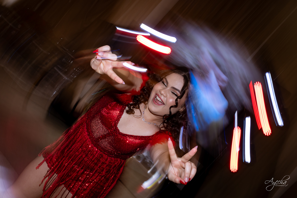 15 anos; debutante; Cerezzo Eventos Curitiba; Fotógrafo Curitiba; Fotos 15 anos Curitiba; Vestido debutante; Fotos de festa; melho fotografo de 15 anos; Debutante vermelho;  espaço para eventos Curitiba; Decoração 15 anos, Valsa 15; DJ 15 anos
