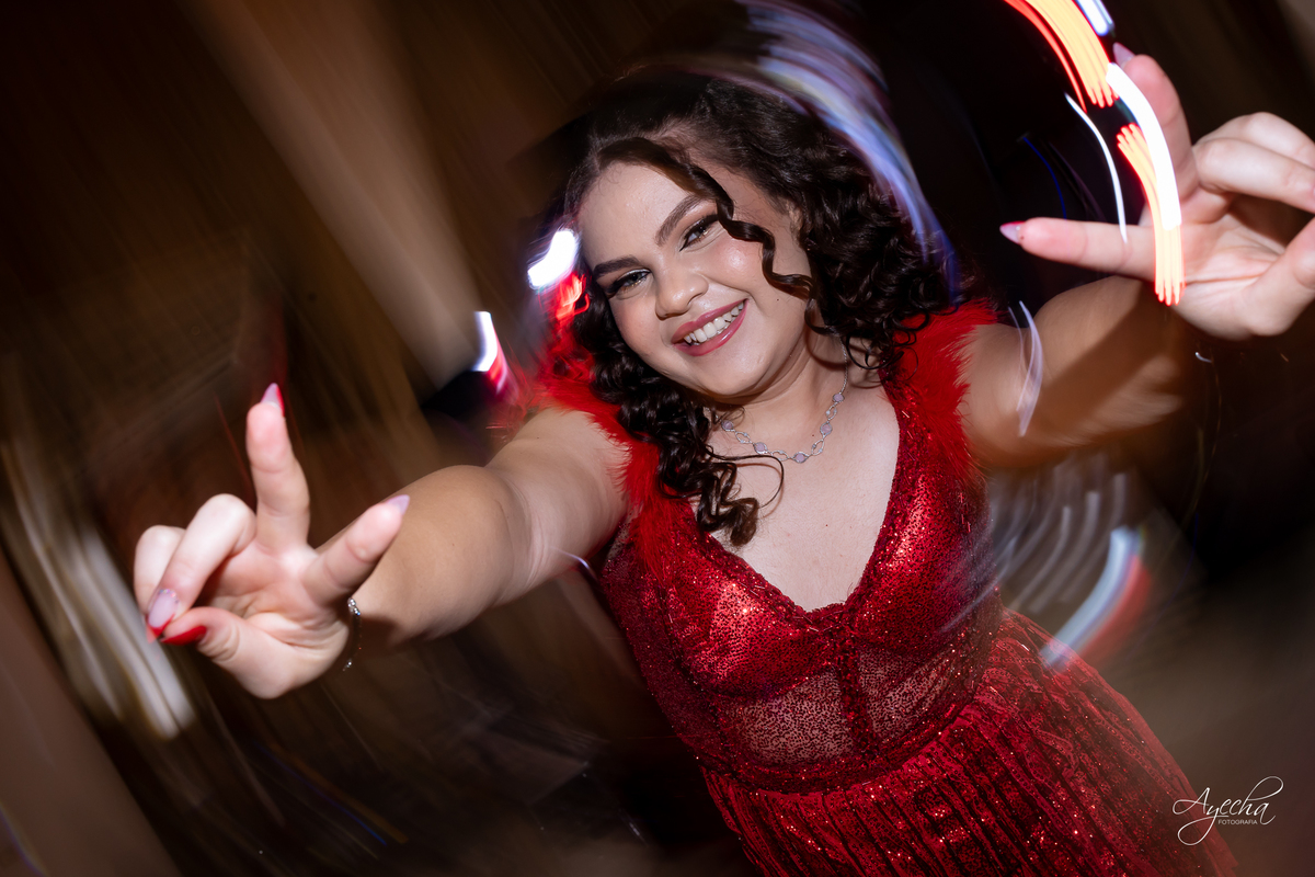 15 anos; debutante; Cerezzo Eventos Curitiba; Fotógrafo Curitiba; Fotos 15 anos Curitiba; Vestido debutante; Fotos de festa; melho fotografo de 15 anos; Debutante vermelho;  espaço para eventos Curitiba; Decoração 15 anos, Valsa 15; DJ 15 anos