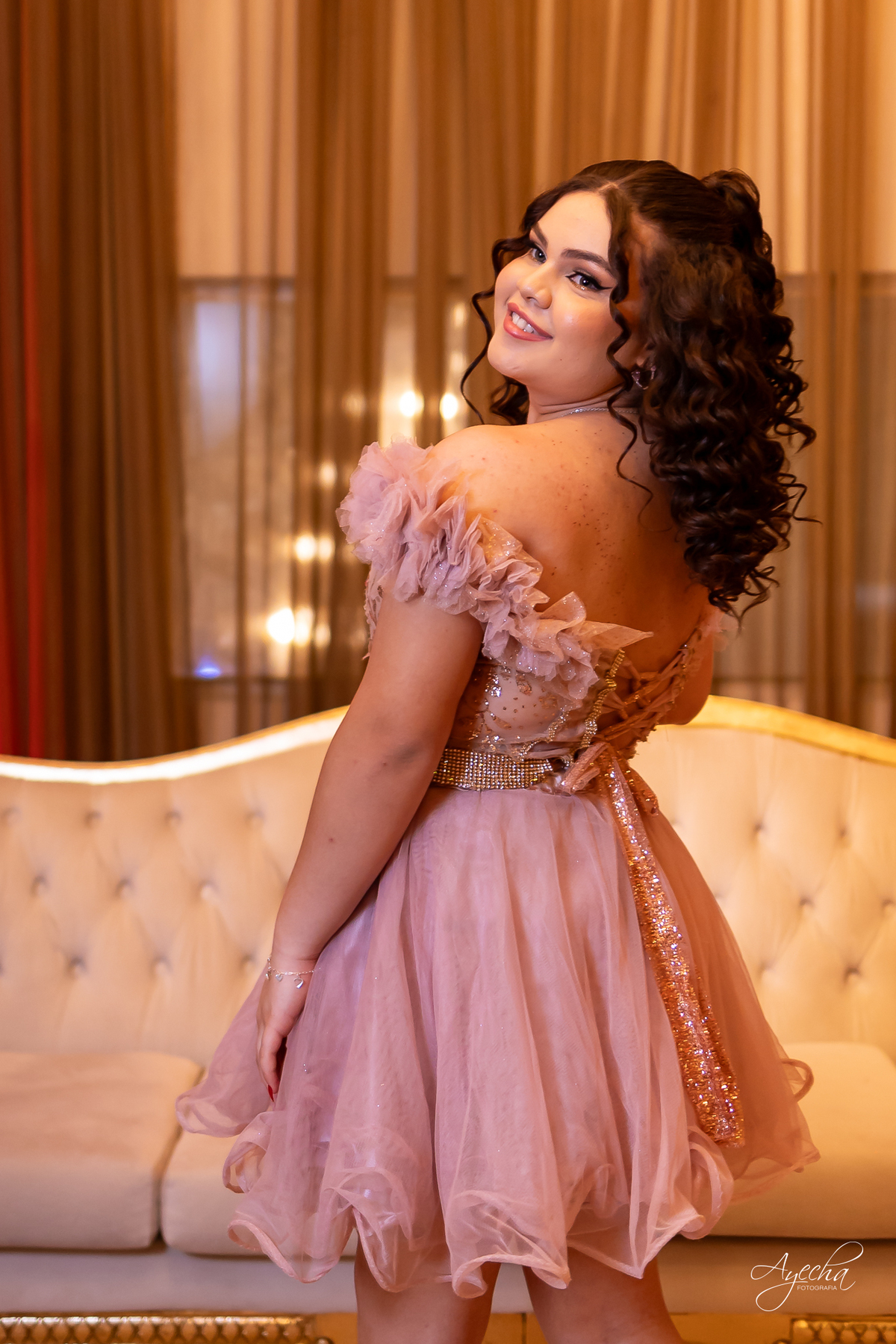 15 anos; debutante; Cerezzo Eventos Curitiba; Fotógrafo Curitiba; Fotos 15 anos Curitiba; Vestido debutante; Fotos de festa; melho fotografo de 15 anos; Debutante vermelho;  espaço para eventos Curitiba; Decoração 15 anos, Valsa 15; DJ 15 anos