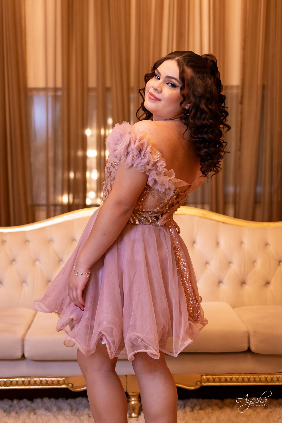15 anos; debutante; Cerezzo Eventos Curitiba; Fotógrafo Curitiba; Fotos 15 anos Curitiba; Vestido debutante; Fotos de festa; melho fotografo de 15 anos; Debutante vermelho;  espaço para eventos Curitiba; Decoração 15 anos, Valsa 15; DJ 15 anos