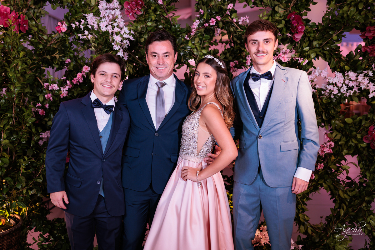 Debutante elegante; Debutante luxo; 15 anos de luxo; fotos debutante; fotos 15 anos; eventos Curitiba; Maggiore Evento, 15 anos Maggiore; Casamento Maggiore; Barigui Eventos; Decoração 15 anos; Cerimonial 15 anos; Vestido debutante; vestido rosa