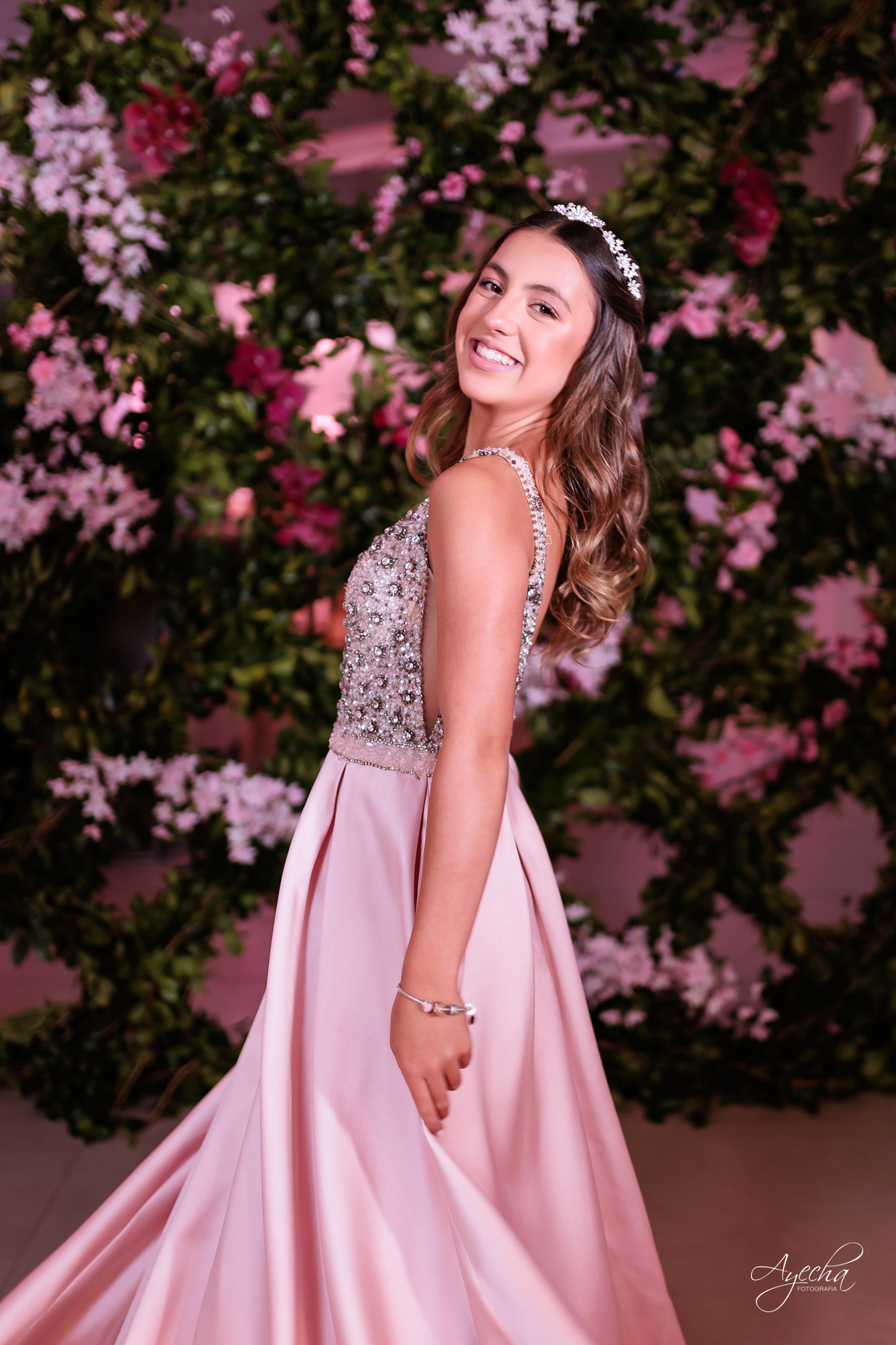 Debutante elegante; Debutante luxo; 15 anos de luxo; fotos debutante; fotos 15 anos; eventos Curitiba; Maggiore Evento, 15 anos Maggiore; Casamento Maggiore; Barigui Eventos; Decoração 15 anos; Cerimonial 15 anos; Vestido debutante; vestido rosa