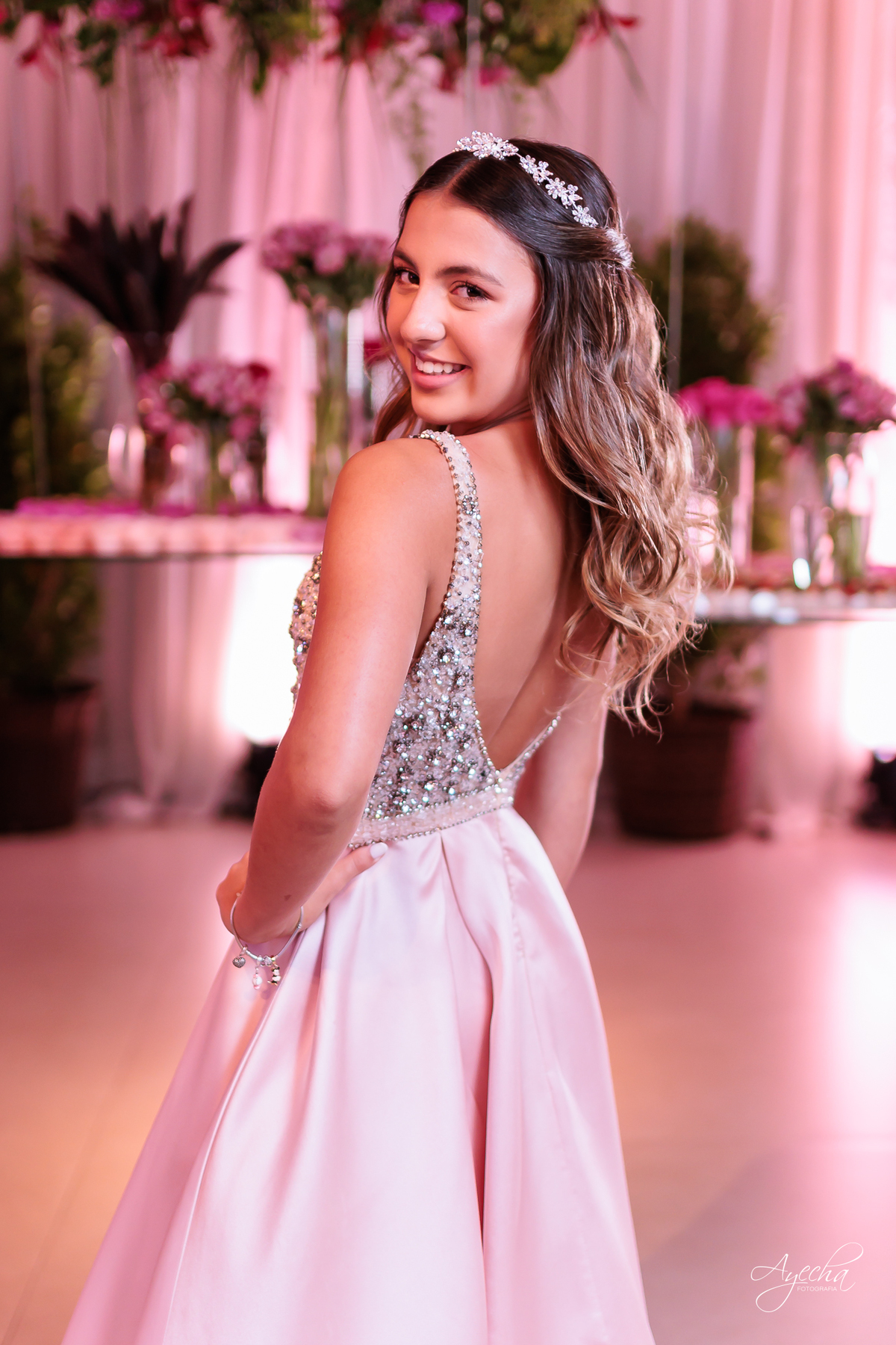 Debutante elegante; Debutante luxo; 15 anos de luxo; fotos debutante; fotos 15 anos; eventos Curitiba; Maggiore Evento, 15 anos Maggiore; Casamento Maggiore; Barigui Eventos; Decoração 15 anos; Cerimonial 15 anos; Vestido debutante; vestido rosa