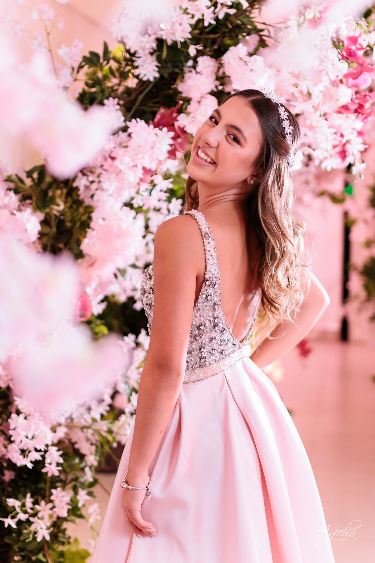 Debutante elegante; Debutante luxo; 15 anos de luxo; fotos debutante; fotos 15 anos; eventos Curitiba; Maggiore Evento, 15 anos Maggiore; Casamento Maggiore; Barigui Eventos; Decoração 15 anos; Cerimonial 15 anos; Vestido debutante; vestido rosa