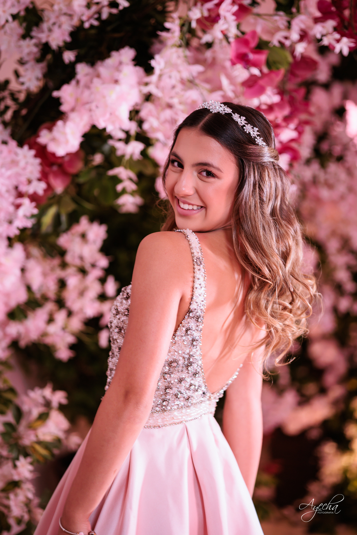 vDebutante elegante; Debutante luxo; 15 anos de luxo; fotos debutante; fotos 15 anos; eventos Curitiba; Maggiore Evento, 15 anos Maggiore; Casamento Maggiore; Barigui Eventos; Decoração 15 anos; Cerimonial 15 anos; Vestido debutante; vestido rosa