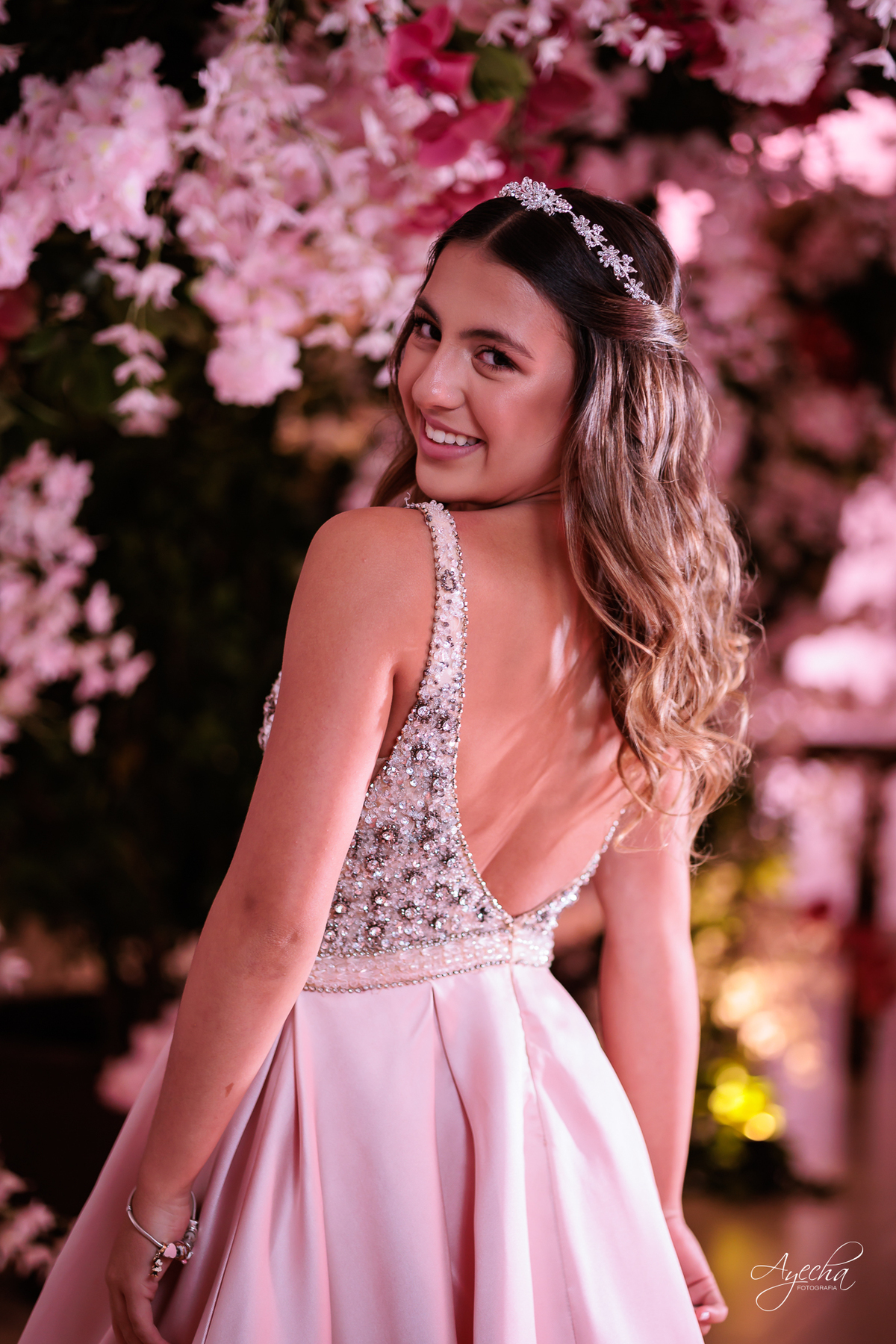 vDebutante elegante; Debutante luxo; 15 anos de luxo; fotos debutante; fotos 15 anos; eventos Curitiba; Maggiore Evento, 15 anos Maggiore; Casamento Maggiore; Barigui Eventos; Decoração 15 anos; Cerimonial 15 anos; Vestido debutante; vestido rosa